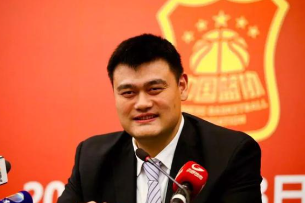 中國籃協(xié)現(xiàn)任主席是誰？
